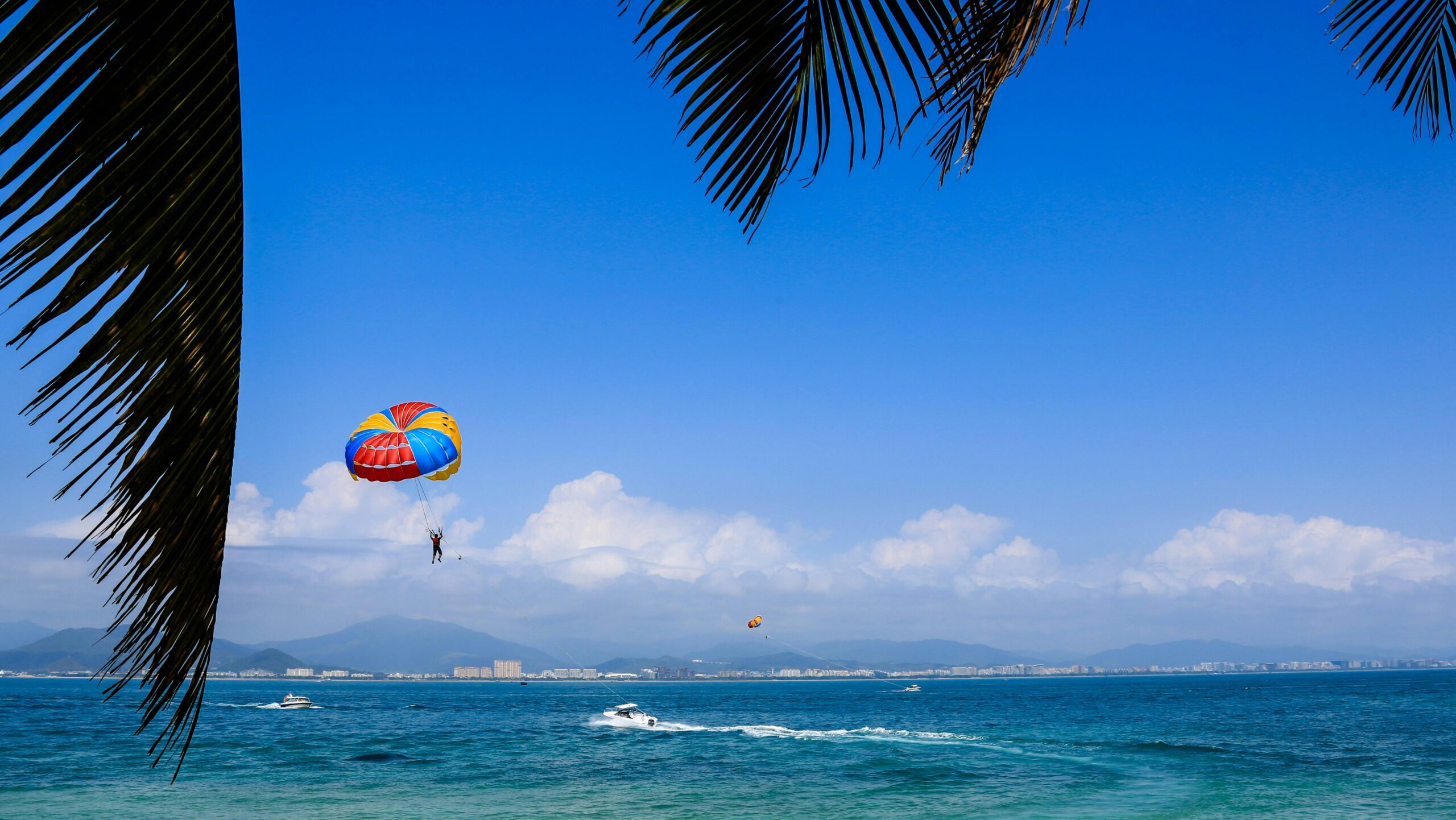 Enjoy thrilling parasailing on a sunny day in Sanya, China's tropical seaside paradise.